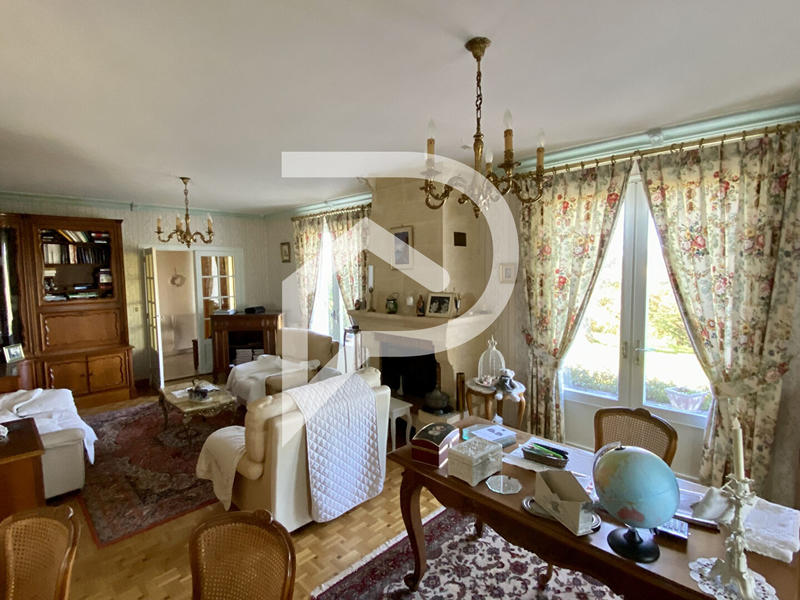 Maison - 205 m² - 7 pièces