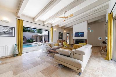 Propriété - 417 m² - 6 pièces