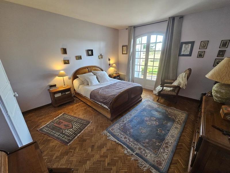 Villa - 240 m² - 8 pièces