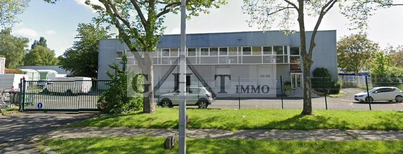 Entrepôt - 1 423 m²