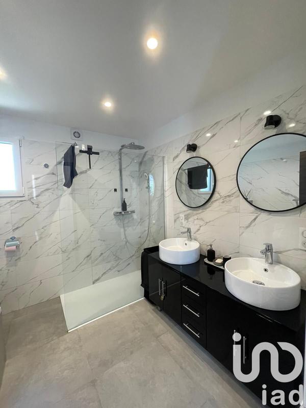 Maison - 187 m² - 8 pièces