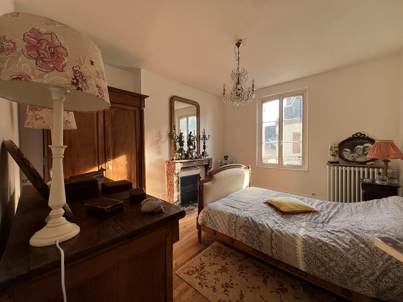 Maison - 250 m² - 8 pièces