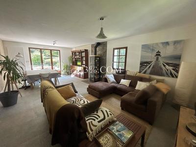 Maison - 205 m² - 8 pièces