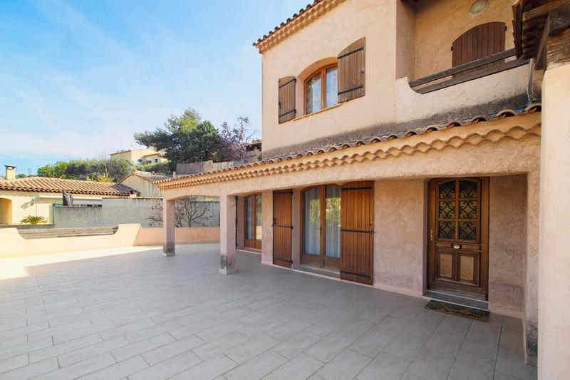 Maison - 190 m² - 5 pièces