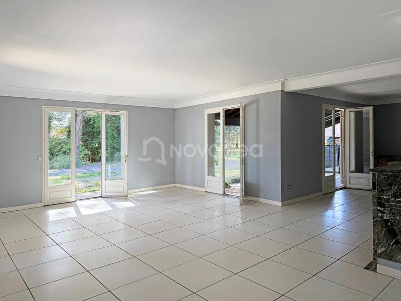 Maison - 180 m² - 5 pièces