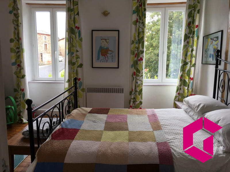 Maison - 300 m² - 16 pièces