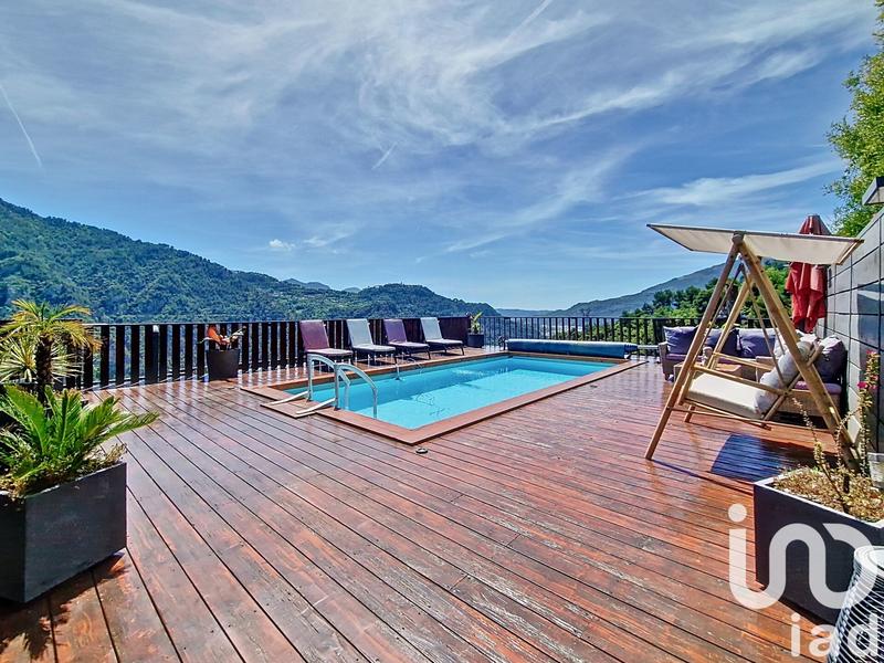 Maison - 183 m² - 7 pièces