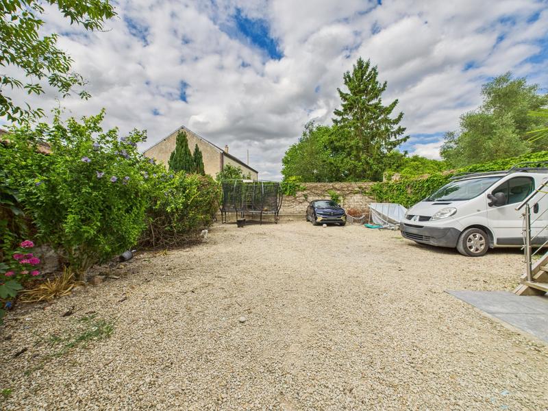 Maison - 235 m² - 7 pièces