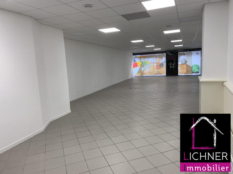 Local commercial - 153 m² - 4 pièces