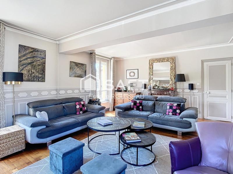 Maison - 277 m² - 10 pièces