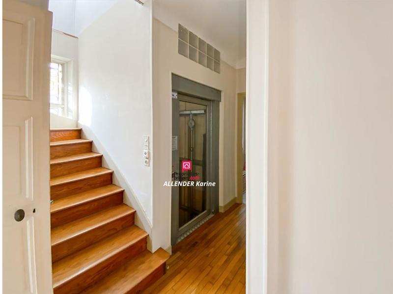 Maison - 263 m² - 8 pièces