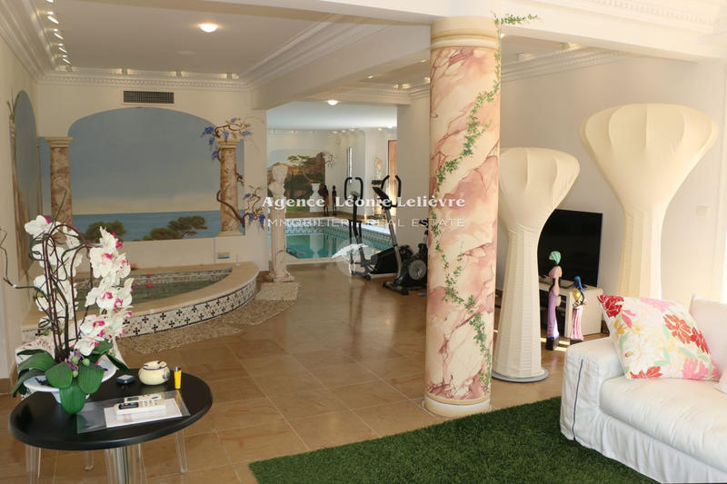 Propriété - 450 m² - 9 pièces