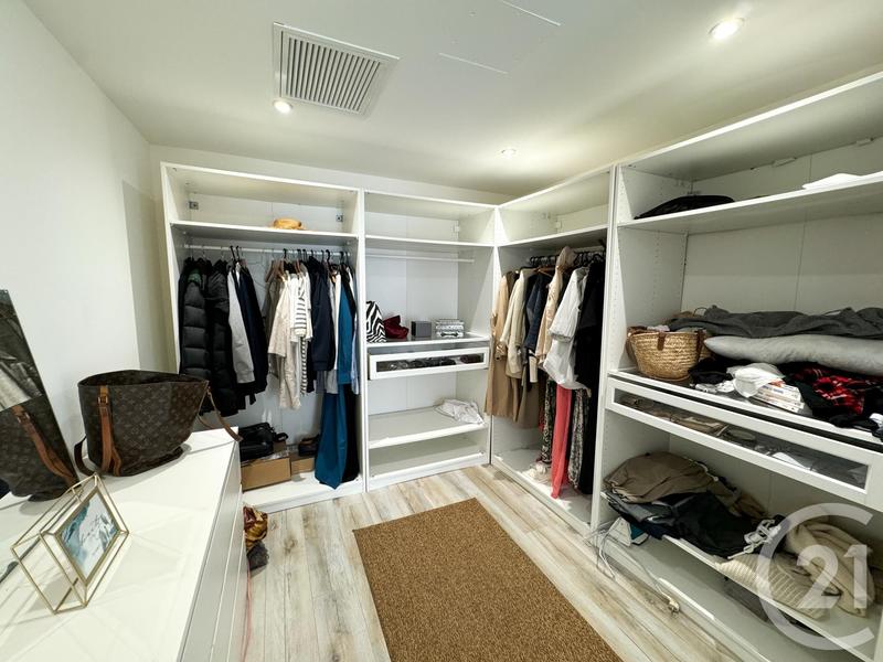 Maison - 304 m² - 7 pièces