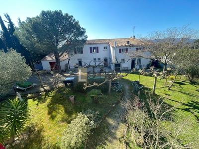 Propriété - 401 m² - 15 pièces