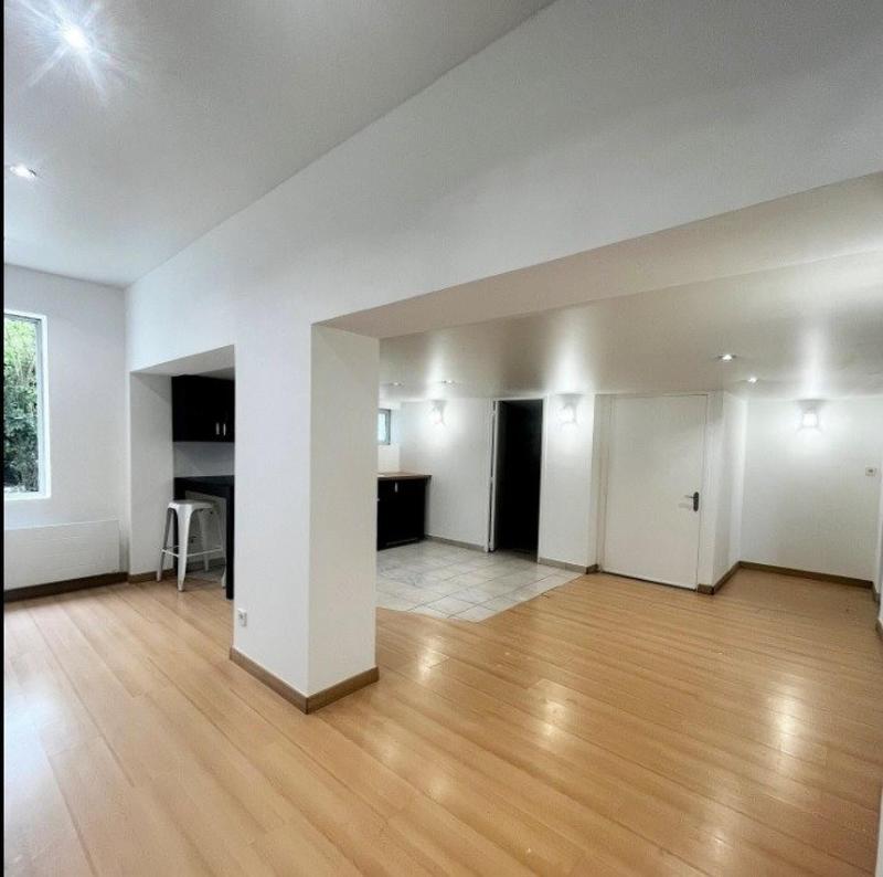 Local commercial - 75 m² - 4 pièces