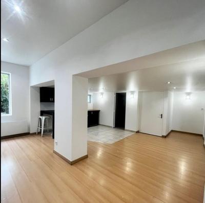 Local commercial - 75 m² - 4 pièces