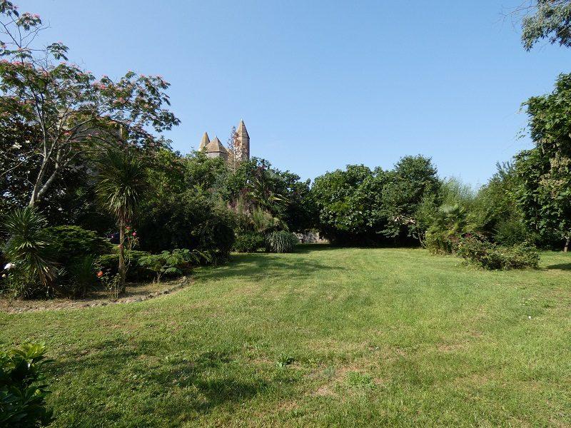 Maison - 468 m² - 12 pièces