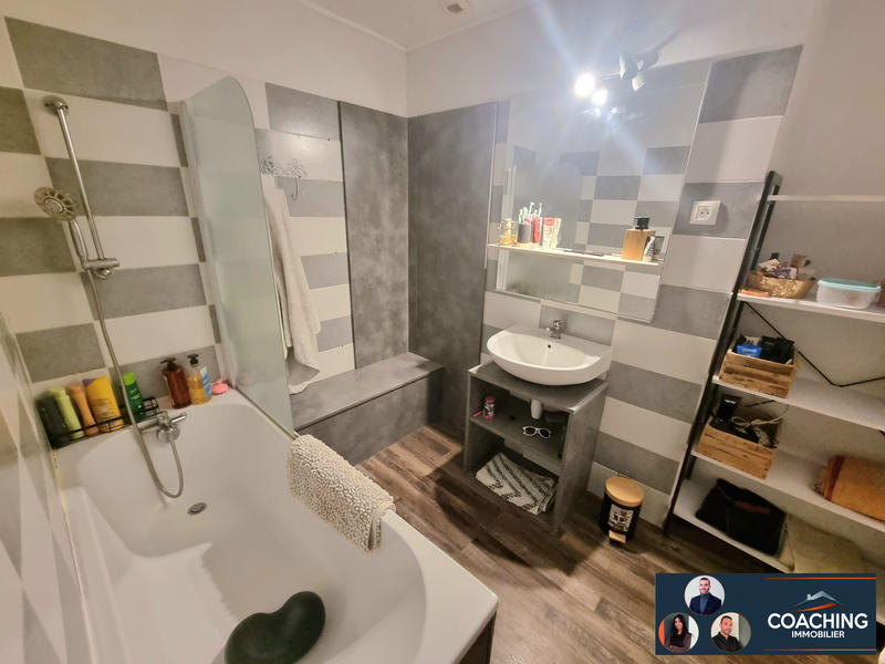 Maison traditionnelle - 197 m² - 9 pièces