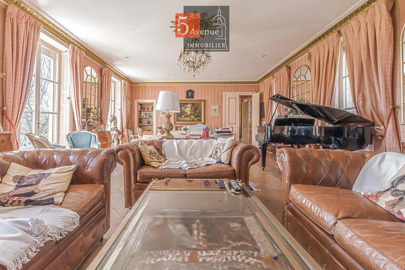 Maison - 430 m² - 11 pièces