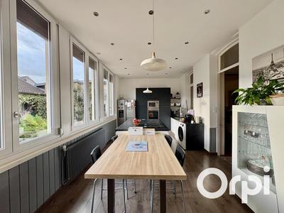 Maison - 335 m² - 8 pièces