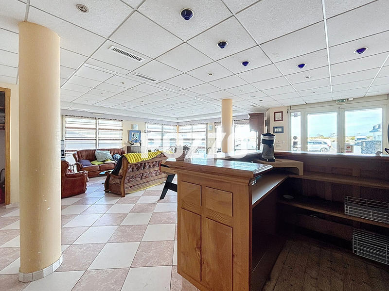 Local commercial - 320 m² - 8 pièces