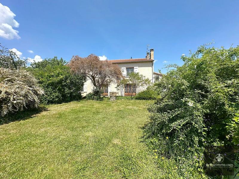 Maison - 240 m² - 10 pièces