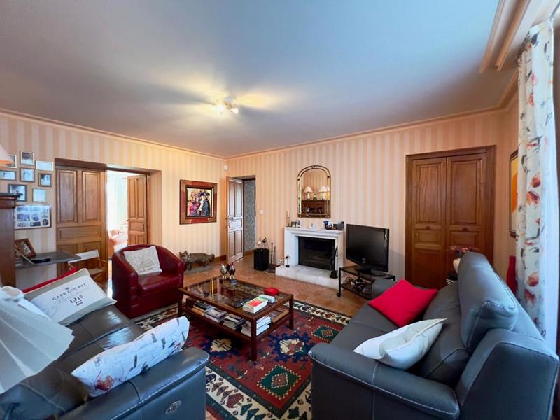 Maison - 206 m² - 7 pièces