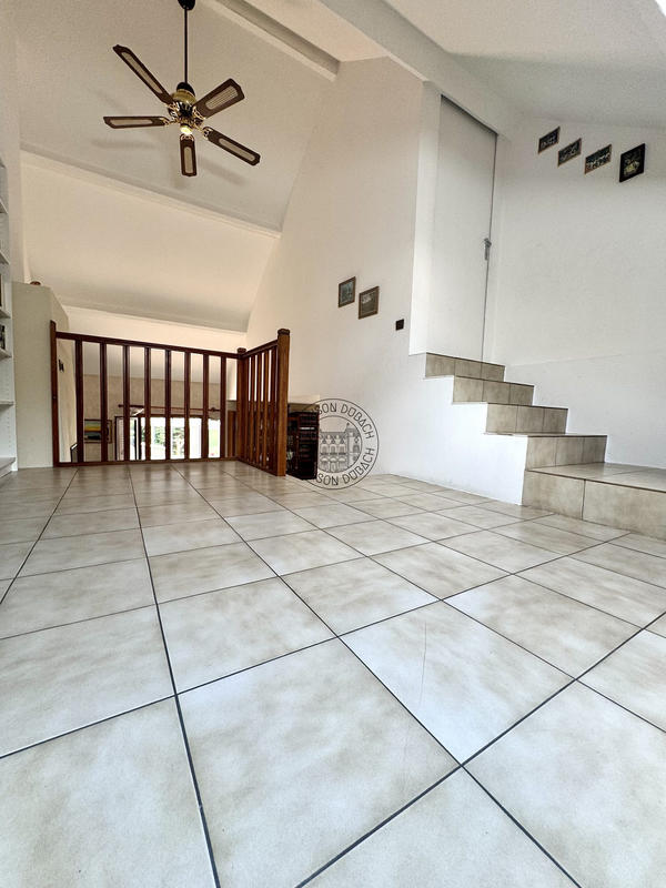 Maison - 205 m² - 6 pièces