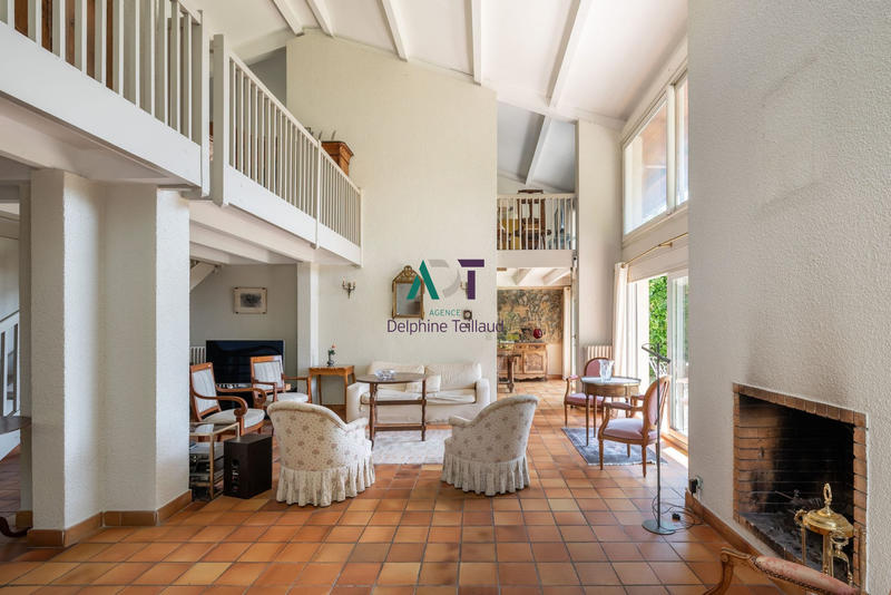 Maison - 286 m² - 9 pièces