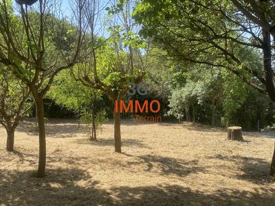 Terrain constructible - 900 m²