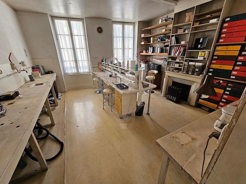 Local commercial - 270 m² - 6 pièces