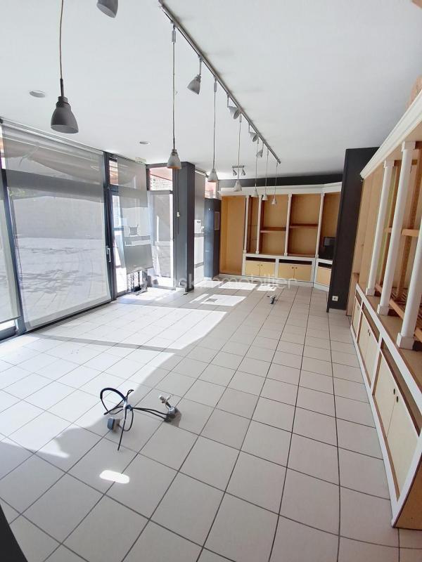 Local d'activité / Entrepôt - 200 m² - 3 pièces