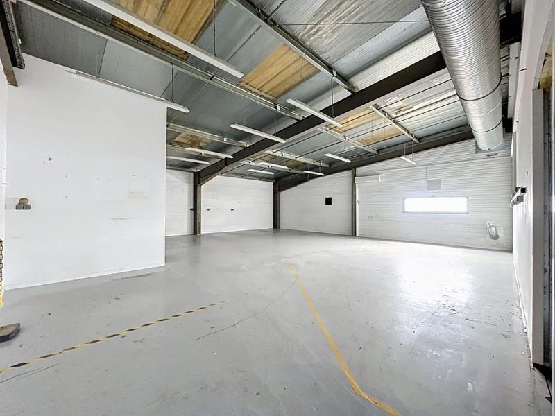 Entrepôt - 1 340 m²