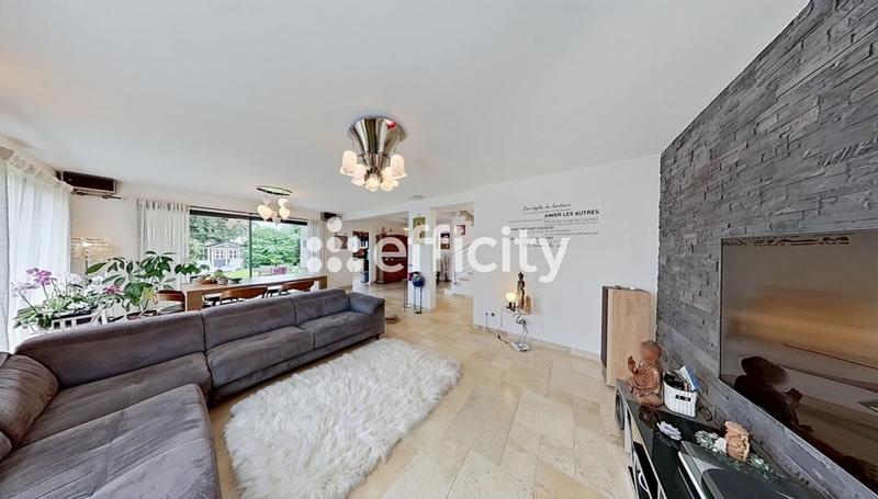 Maison - 161 m² - 7 pièces