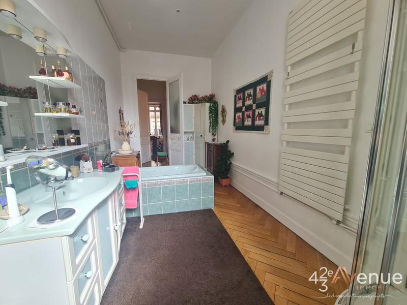 Appartement - 205 m² - 6 pièces