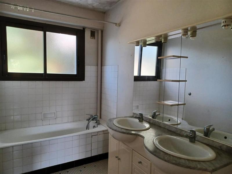 Appartement - 93 m² - 4 pièces