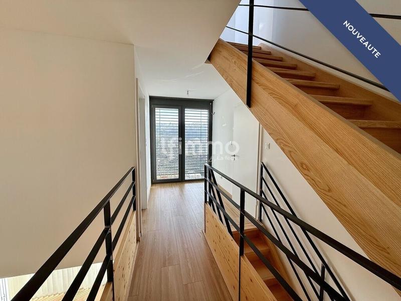 Loft - 121 m² - 5 pièces