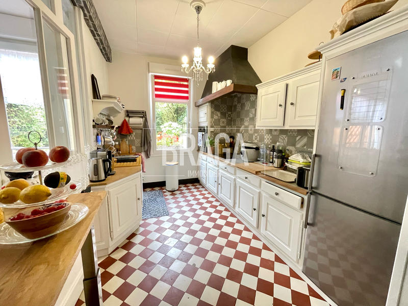 Maison - 220 m² - 9 pièces