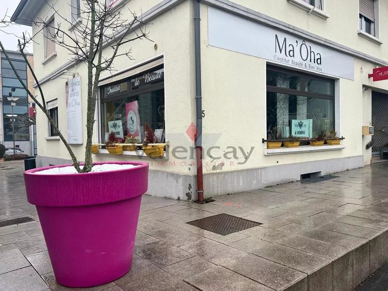 Local commercial - 82 m² - 4 pièces