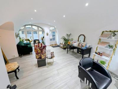 Local commercial - 68 m² - 2 pièces