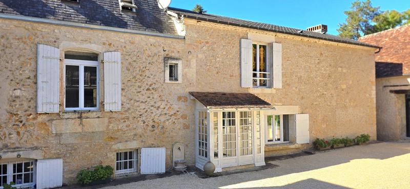 Demeure - 250 m² - 7 pièces