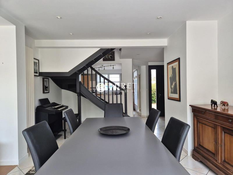 Maison - 205 m² - 6 pièces