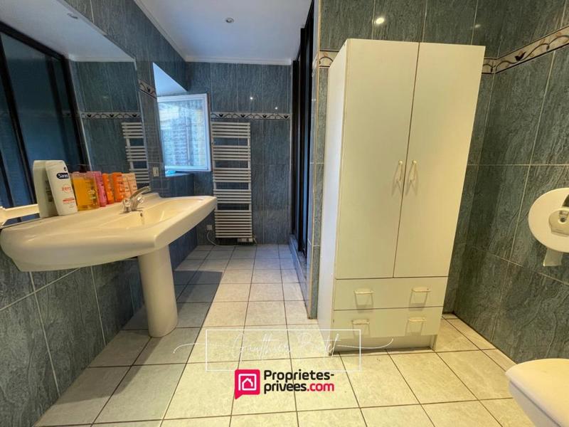 Maison - 300 m² - 11 pièces