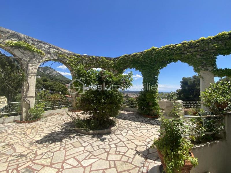 Demeure - 245 m² - 7 pièces