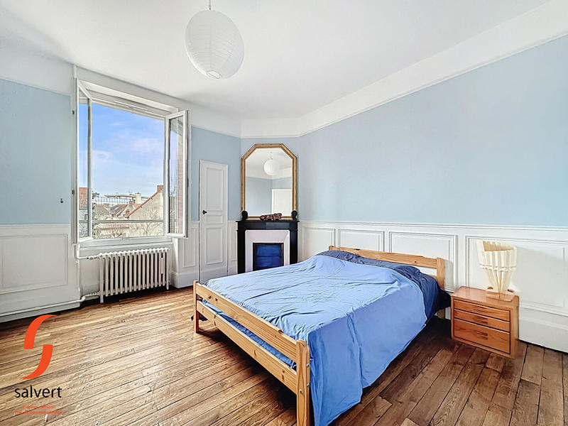 Maison - 255 m² - 9 pièces