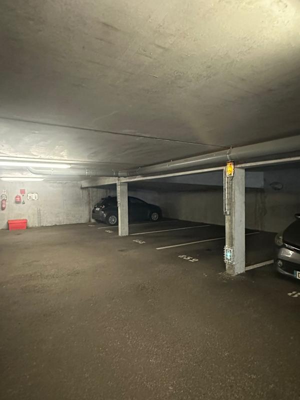 Parking / Garage - 12 m²