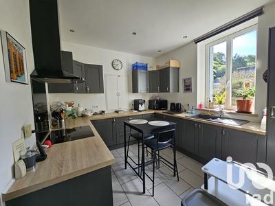 Maison - 240 m² - 11 pièces