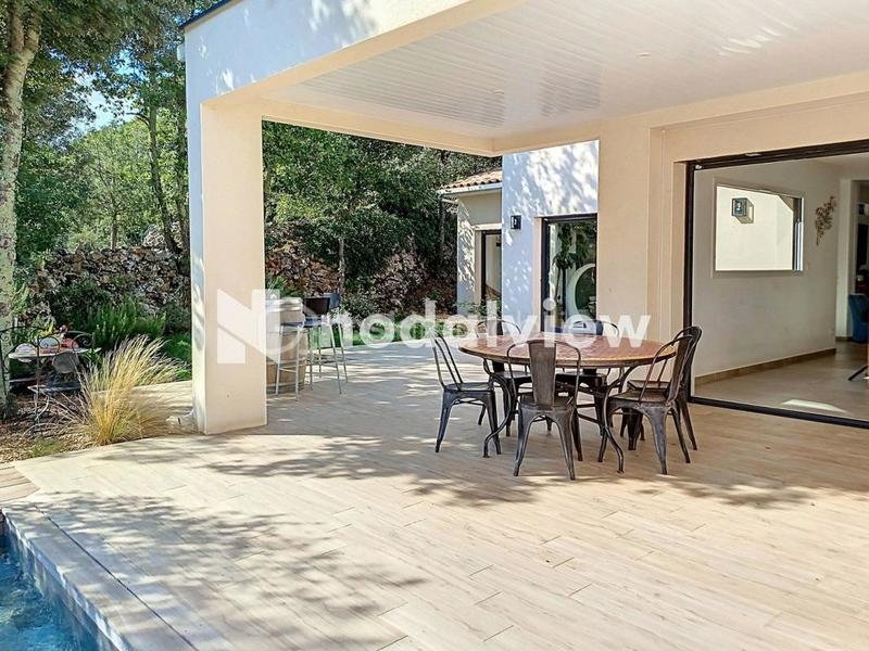 Villa - 220 m² - 8 pièces