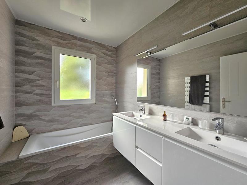 Maison - 190 m² - 8 pièces