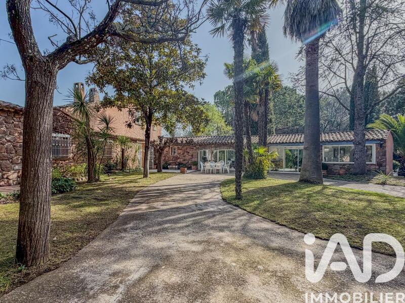 Maison - 233 m² - 8 pièces